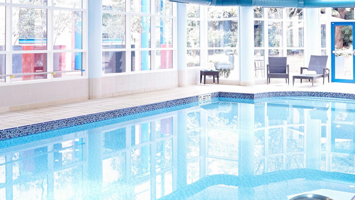 Novotel London Heathrow Airport - M4 Jct 4