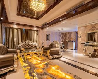 Crescent Spa & Resorts - Indore - Wohnzimmer