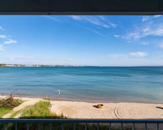 Clearwater Lakeshore Motel - מקינאו סיטי - חוף