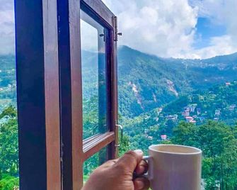 Alpine Hills Retreat by Rare Himalayas - Gangtok - Balcón