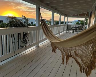Flamingo House - Turks & Caicos - Providenciales - Balcony