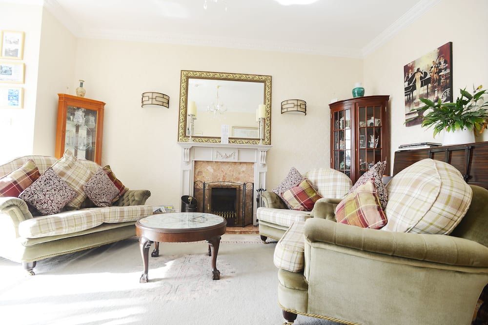 The Cleveland - טורקי - סלון