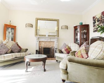 The Cleveland - טורקי - סלון