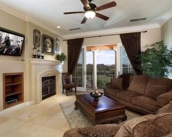 Luxurious Villa at Lake Las Vegas - Henderson - Living room