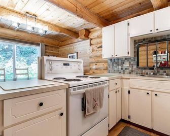 Sauna | Yoga/Work-Out Space |Pet Friendly | Wi-fi - Agassiz - Kitchen