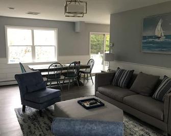 Newly Renovated And Private Hamptons Home - Westhampton Beach - Sala de estar