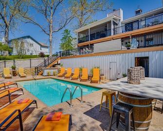 Lake Breeze Timber - Lake Ozark - Pool