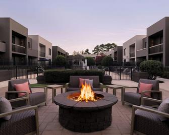 Courtyard by Marriott Atlanta Northlake - Tucker - Патіо