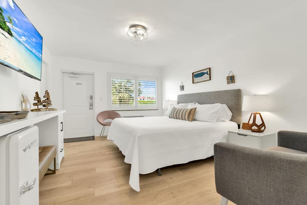 Boutique Hotel King Room W/ Pool, Location! Walk To Beach/Restaurants/Nightlife - Deerfield Beach - Ložnice