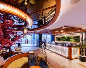 Astara Hotel Balikpapan - Balikpapan - Front desk