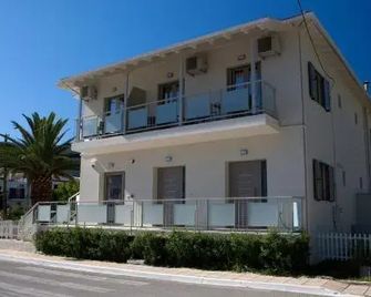 Savinos Rooms - Vasiliki - Bâtiment