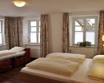 Hotel Gasthof zum Goldenen Lamm - Harburg - Schlafzimmer