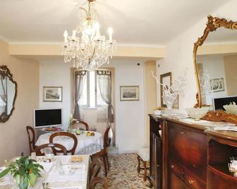Bed and Breakfast Peverello - Castelnuovo Magra - Comedor