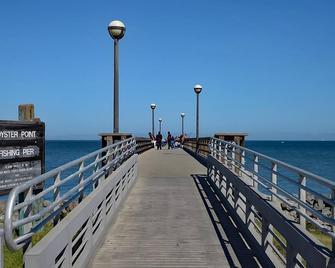 Comfort and Convenience! Free Onsite Parking, Pets Allowed, Free Breakfast - San Bruno