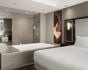 Ramada by Wyndham Laval - Laval - Soveværelse