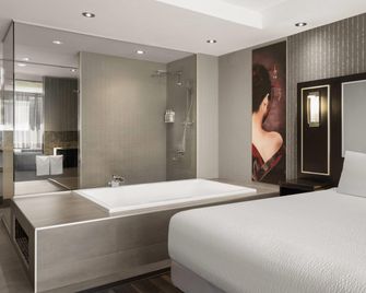 Ramada by Wyndham Laval - Laval - Bedroom