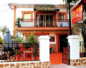 Hostal Río Mundo - Riópar - Edificio