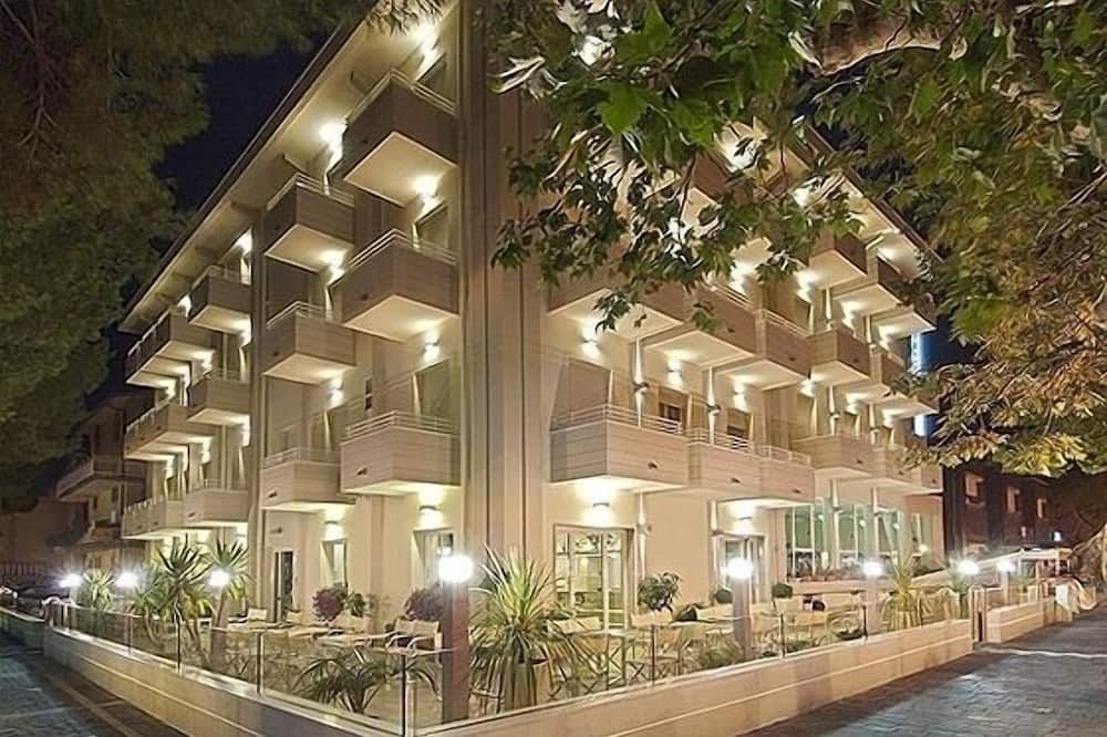 Hotel Muccioli - Misano Adriatico - Budynek