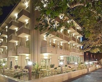 Hotel Muccioli - Misano Adriatico - Budynek
