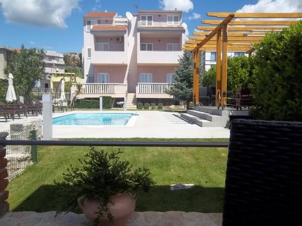 Beach Hotel Bozikovina - Подстрана - Басейн