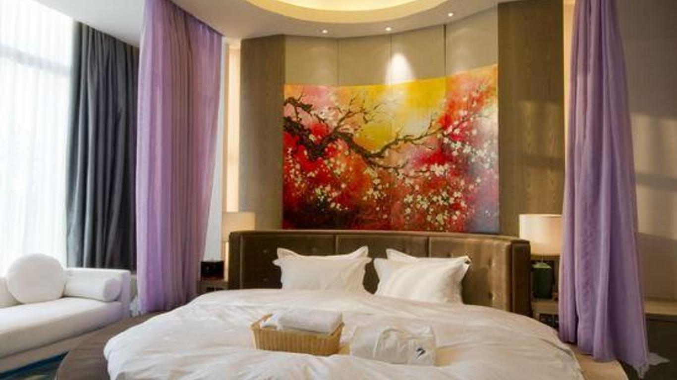 Qinhu Hot Spring Hotel