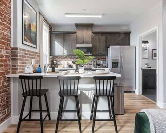 Dt Tulare Apt: Dt, Taproom, Coffee Shops+ - Tulare