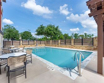 Best Western Plus Georgetown Inn & Suites - Джорджтаун - Басейн
