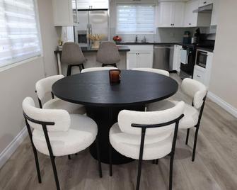 Beautifull 4 Bedroom House 15 Minutes From Universal Studios - Los Angeles - Menjador