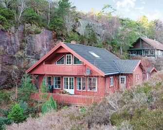 5 bedroom gorgeous home in Lindesnes - 린데스네스 - 건물