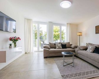 Memory 03 - Holiday apartment (approx. 52 m²) with balcony on the 1st floor - max. 4 persons - Bischofsheim an der Rhön - Living room