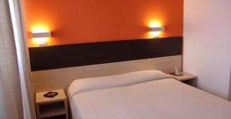 Hotel Milano - Ancona - Bedroom