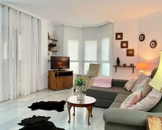 Easy Parking Poolside 2 Bedroom F-5 - Marbella - Living room