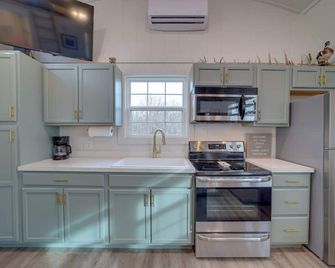 70-acre Retreat w/ 2 Fishing Ponds Near Route 66 - Stroud - Cocina