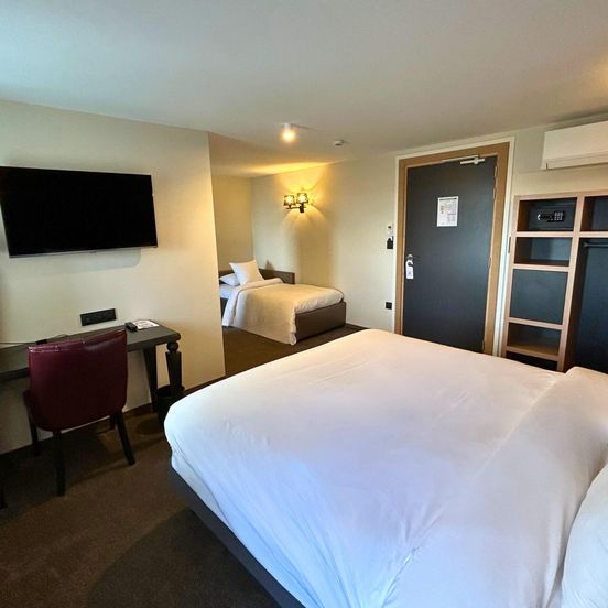 Arok Hotel image 1