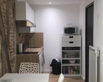 Charmant Studio Refait à Neuf, au Pied du Métro et du Tramway - Toulouse - Dining room