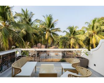 Elivaas Opalys - 4 Bhk Villa With Private Pool And Lift - Panaji - Balcony