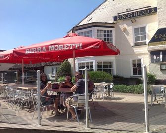 Kings Head Coltishall - נורוויץ' - פטיו