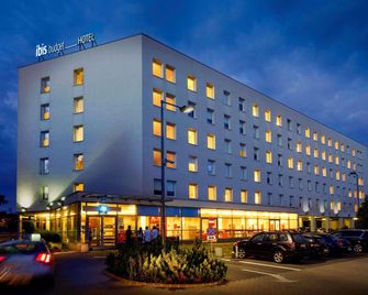 華沙中央宜必思快捷飯店 - 華沙 - 建築