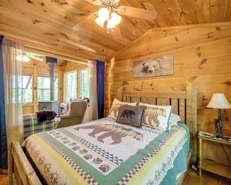 Marion Cabin with Hot Tub, On-Site Nature Trails! - Marion - Bedroom