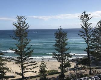 Burleigh Beachfront - Best Location on the Coast - Burleigh Heads - Beach