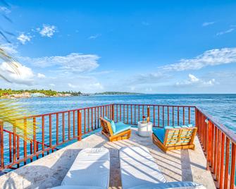 Tropical Suites Hotel - Bocas del Toro - Balkon