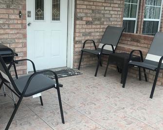 Best Central McAllen, Games, Bikes, trail, fire pit, BBQ pit, park, fruit trees, - McAllen - Patio