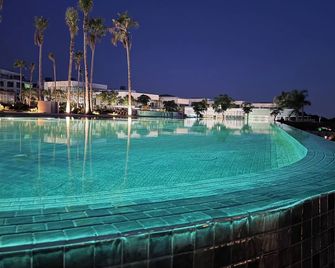 Hotel Punta Bermeja Premium - El Puerto de Santa Maria - Pool