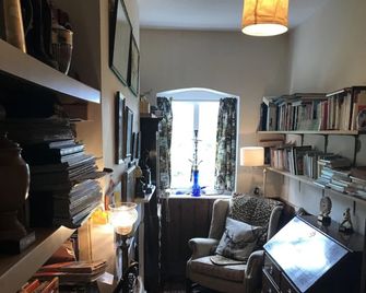 Lower Buckton Country House - Sleeps 12 - Craven Arms