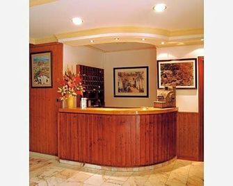 Hotel La Duquesa - Pinos Genil - Recepción