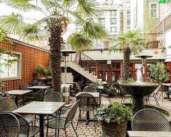 Kingston Hotel - Vancouver - Patio