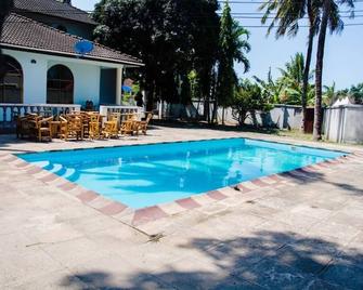 Familiar atmosphere Close to the beach - Dar Es Salaam - Pool