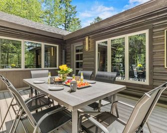 LPJH | Seasonal Therapy | Secluded Escape in the Heart of Teton National Park - Jackson - Patio