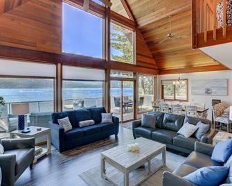 Beach House at Reedman Point - Blind Bay - Living room