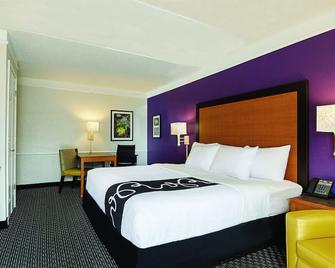 Baymont by Wyndham Greenville Woodruff Rd - גרינוויל - חדר שינה